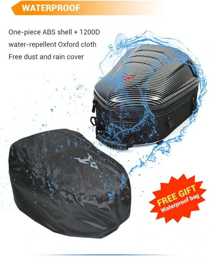 Sac étanche fixé sur la selle arrière d'une moto, solution logique pour le voyage léger.